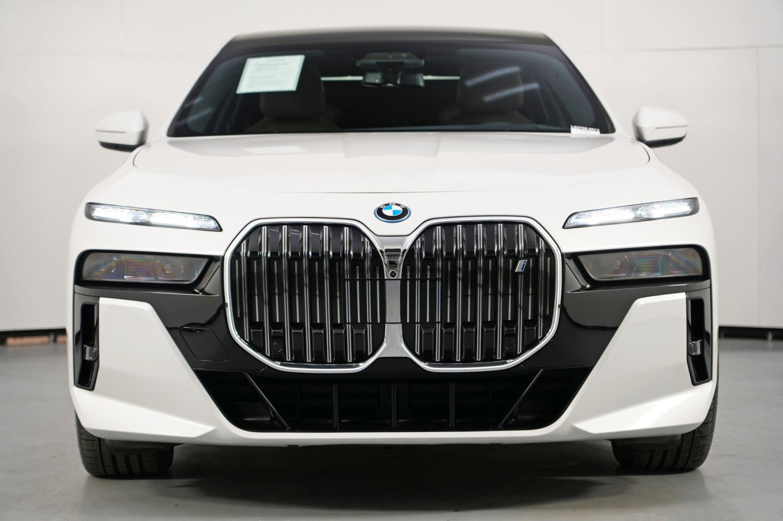Used 2023 BMW i7 xDrive60 w/ Executive Package 2 image 7