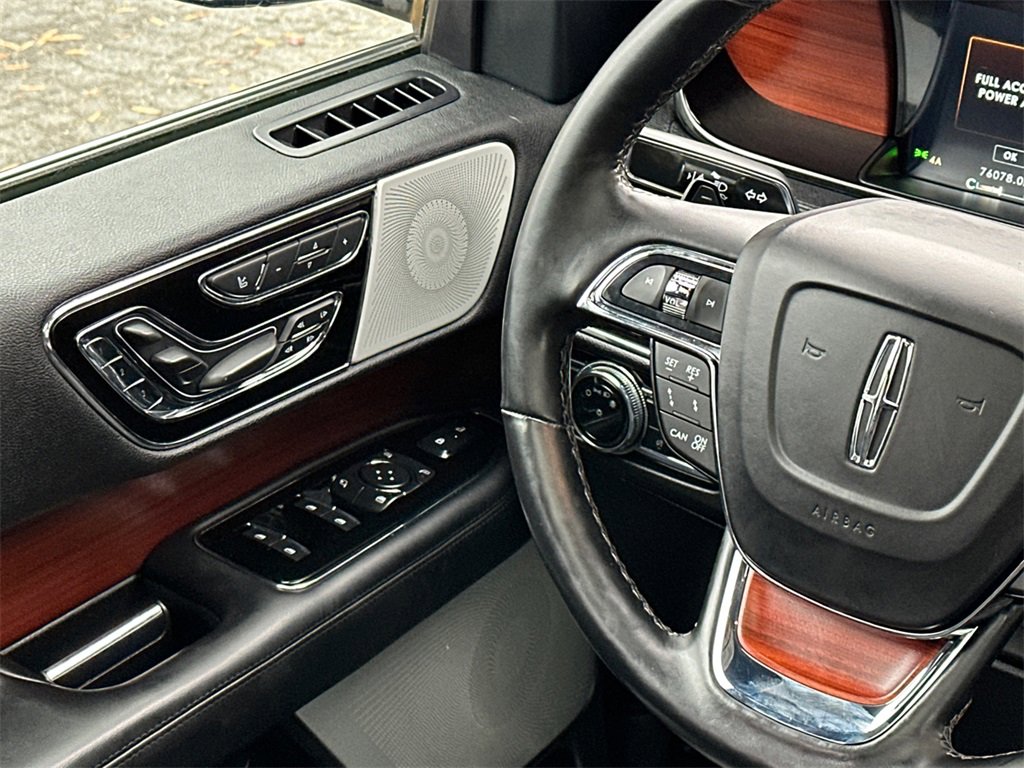 Used 2021 Lincoln Navigator Reserve image 28