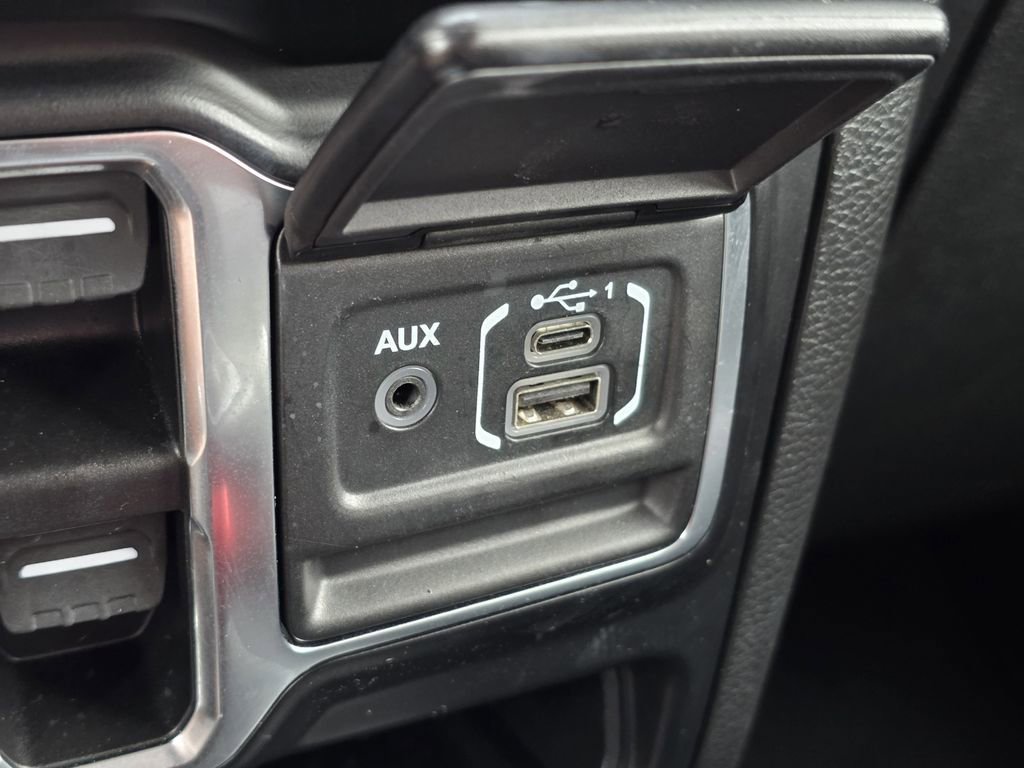 Used 2022 Jeep Wrangler Unlimited Sahara image 27