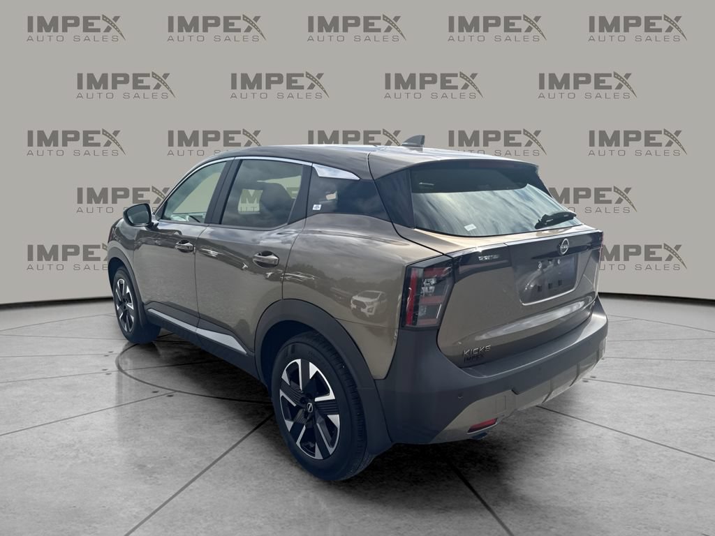 Used 2025 Nissan Kicks SV AWD/4WD image 2