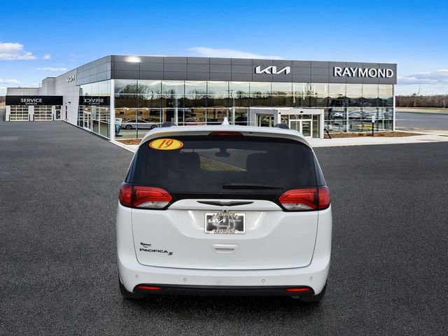 Used 2019 Chrysler Pacifica Touring Plus w/ S Appearance Package FWD image 4