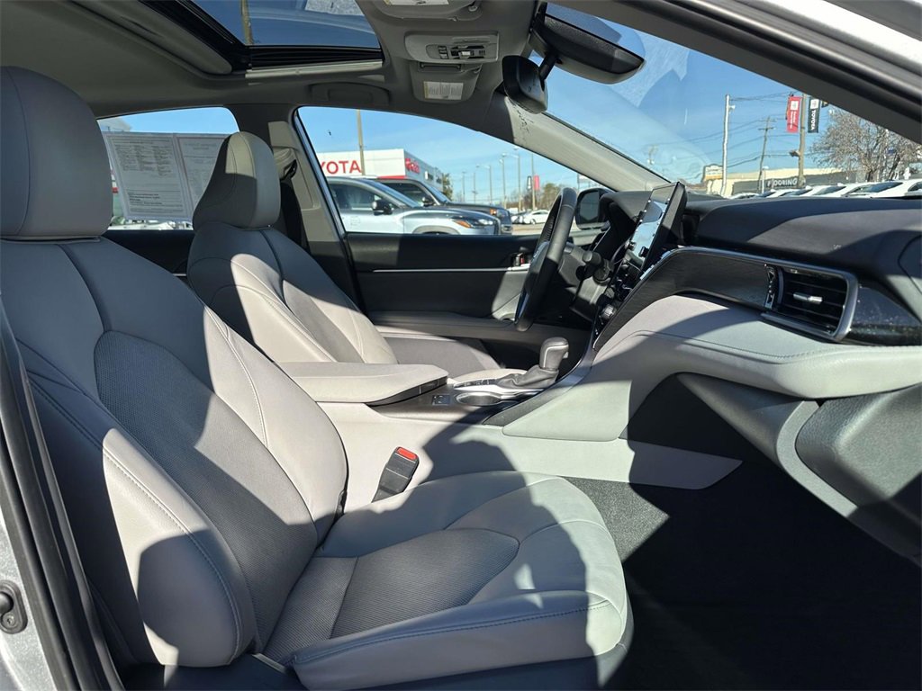Used 2021 Toyota Camry XLE image 14