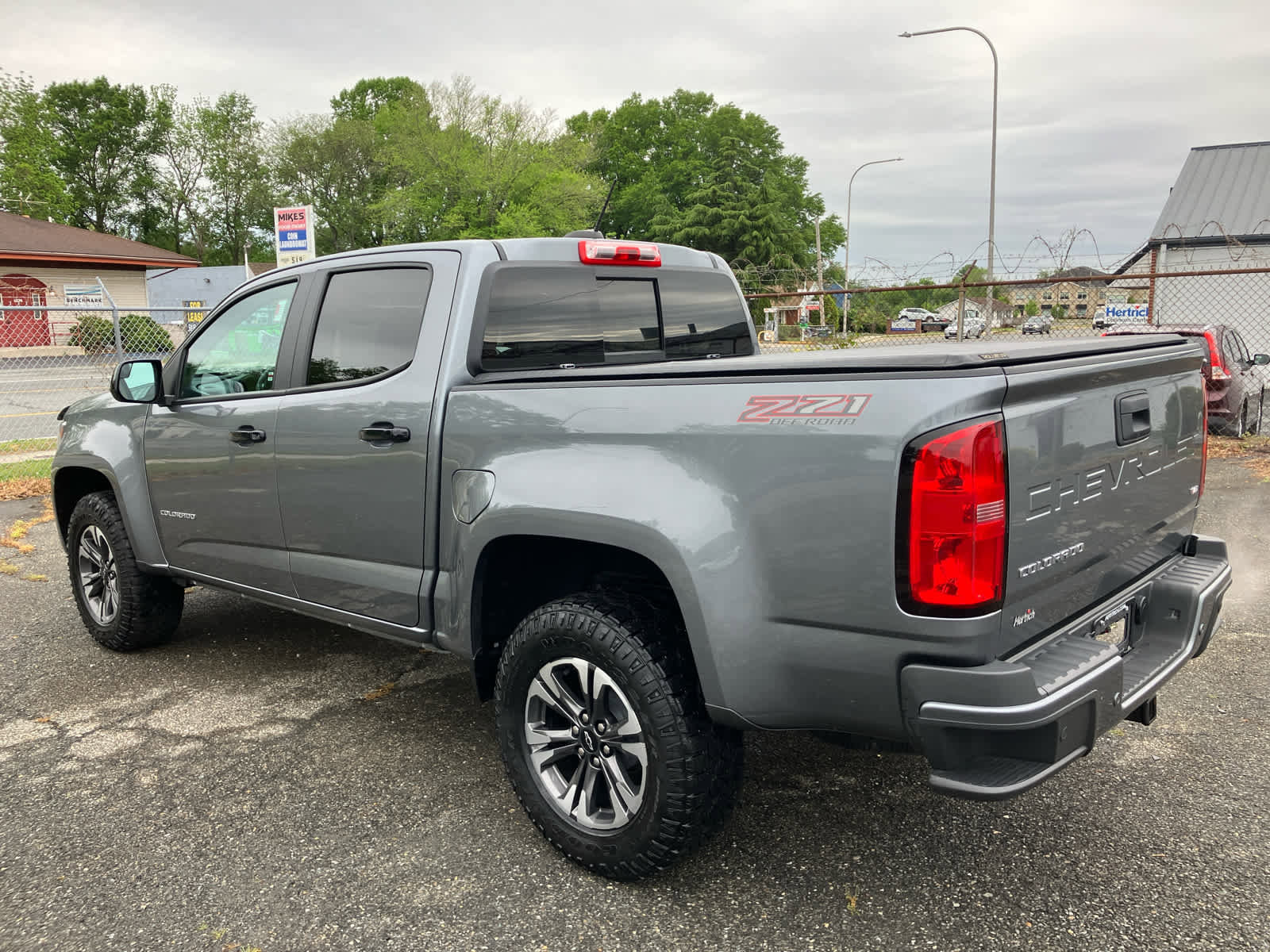 Used 2022 Chevrolet Colorado Z71 AWD/4WD image 2