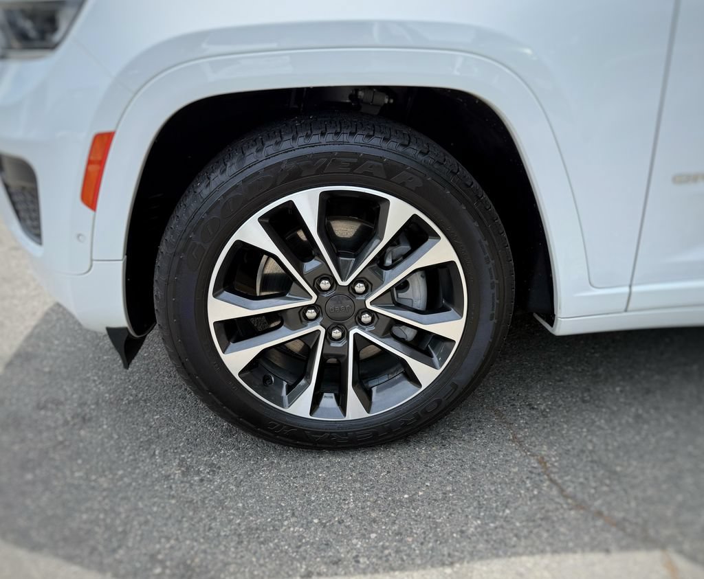 Used 2022 Jeep Grand Cherokee L Overland w/ Advanced Protech Group III AWD/4WD image 18