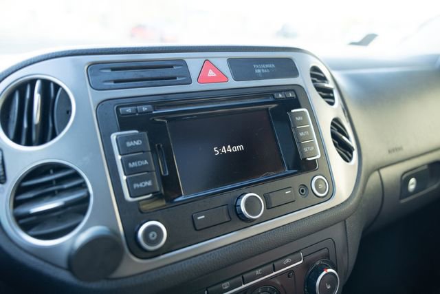 Used 2011 Volkswagen Tiguan SEL AWD/4WD image 25