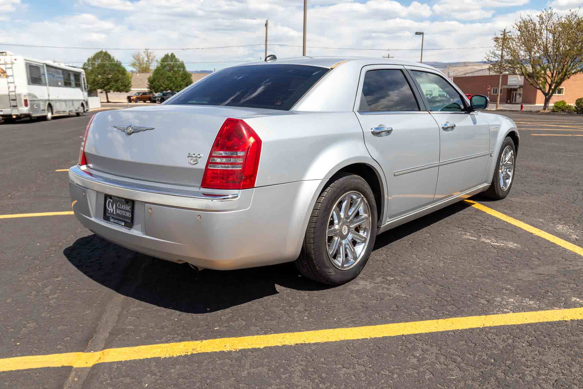 Used 2005 Chrysler 300 C w/ Navigation & Sound Group II RWD image 3