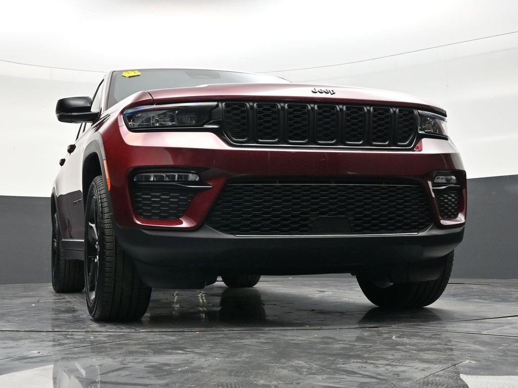 Used 2025 Jeep Grand Cherokee Limited w/ Black Appearance Package image 27