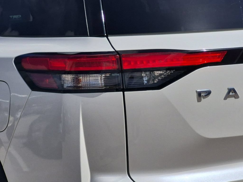 Used 2023 Nissan Pathfinder SL AWD/4WD image 29