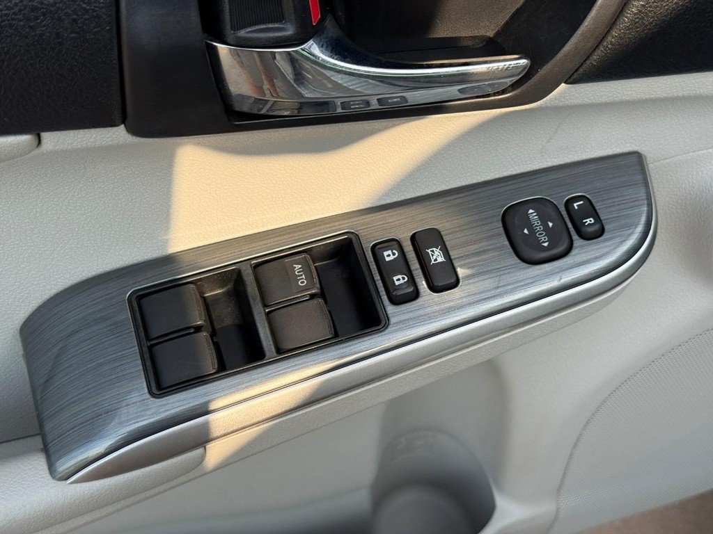 Used 2014 Toyota Camry XLE w/ Leather Package FWD image 18