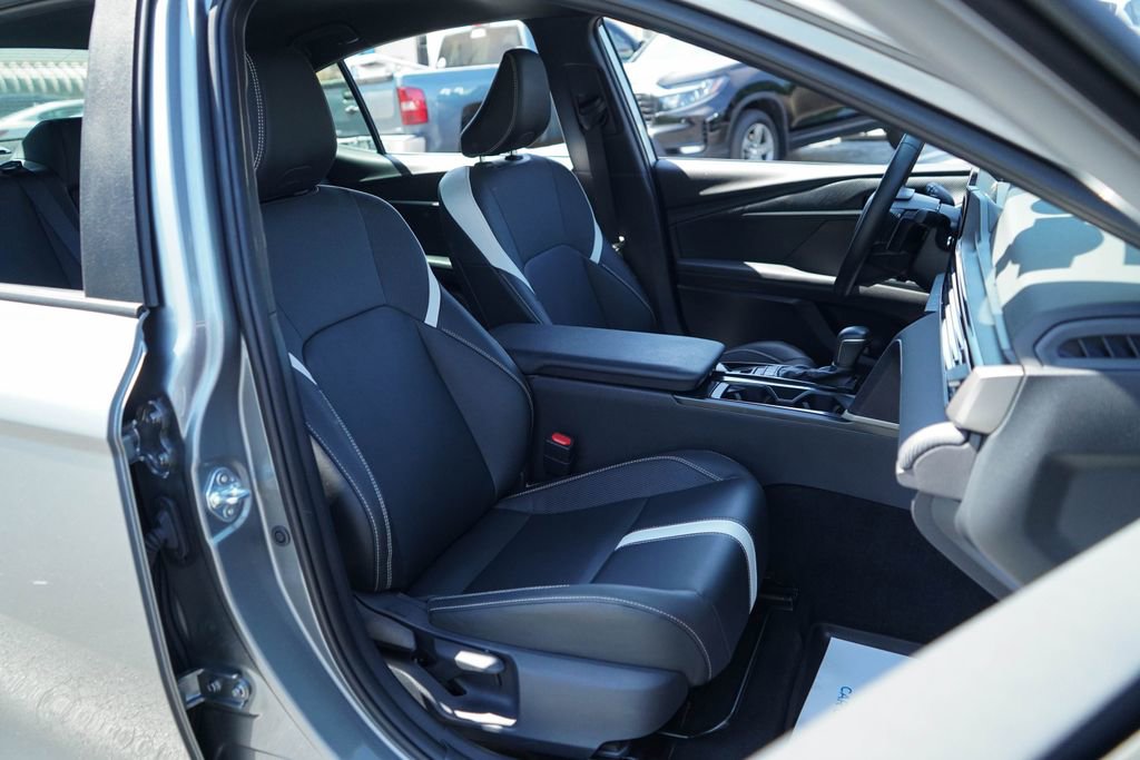 Used 2025 Toyota Camry SE w/ Convenience Package FWD image 12