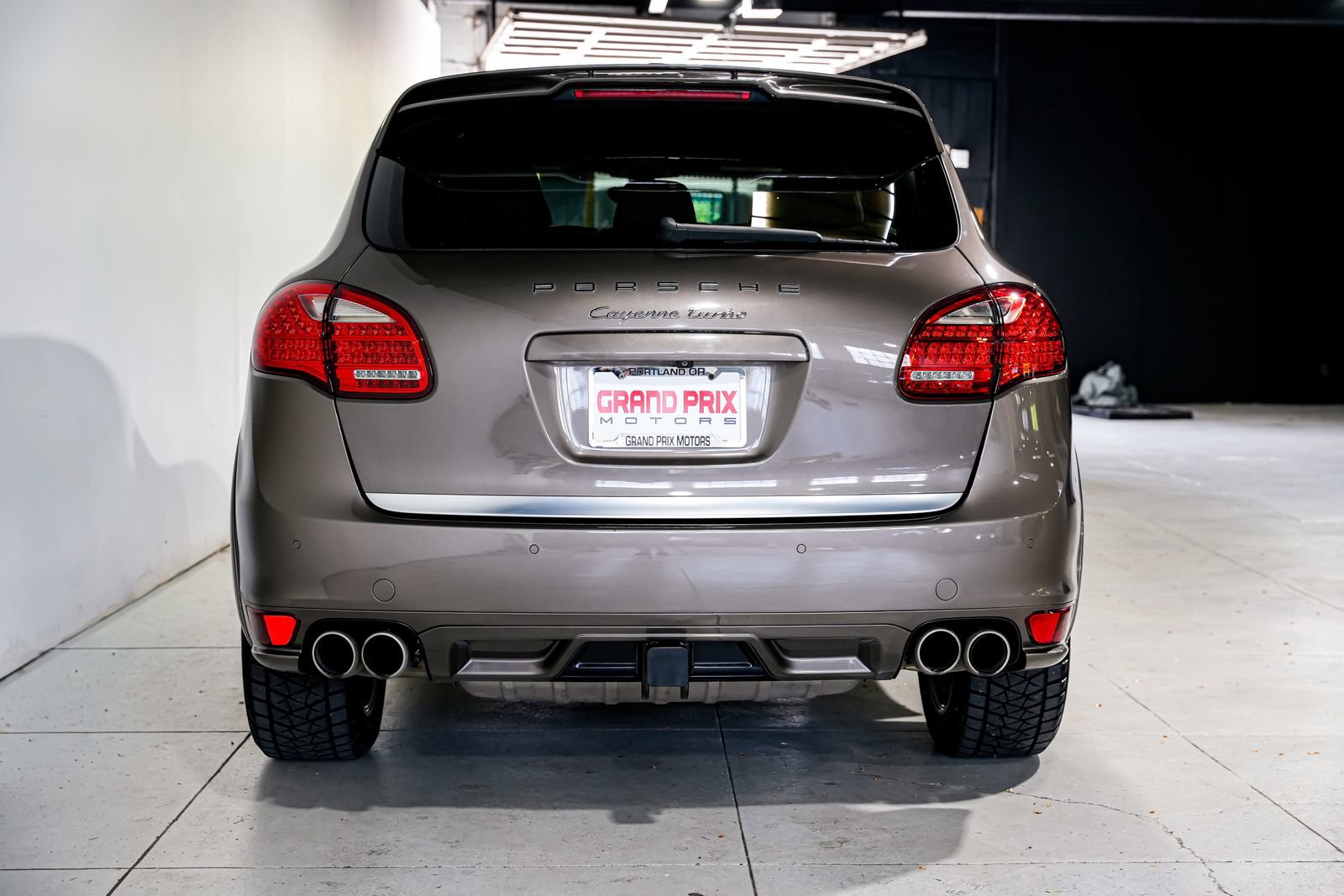 Used 2013 Porsche Cayenne Turbo AWD/4WD image 4
