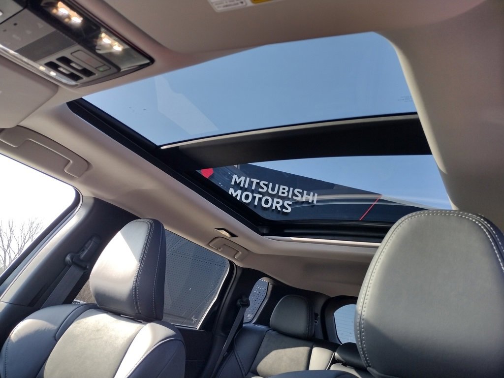 New 2025 Mitsubishi Outlander SE image 5