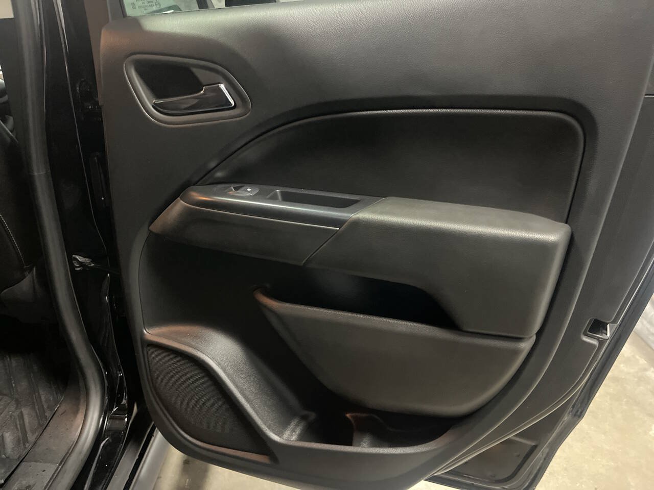 Used 2022 Chevrolet Colorado ZR2 w/ Colorado ZR2 Bison Edition AWD/4WD image 30