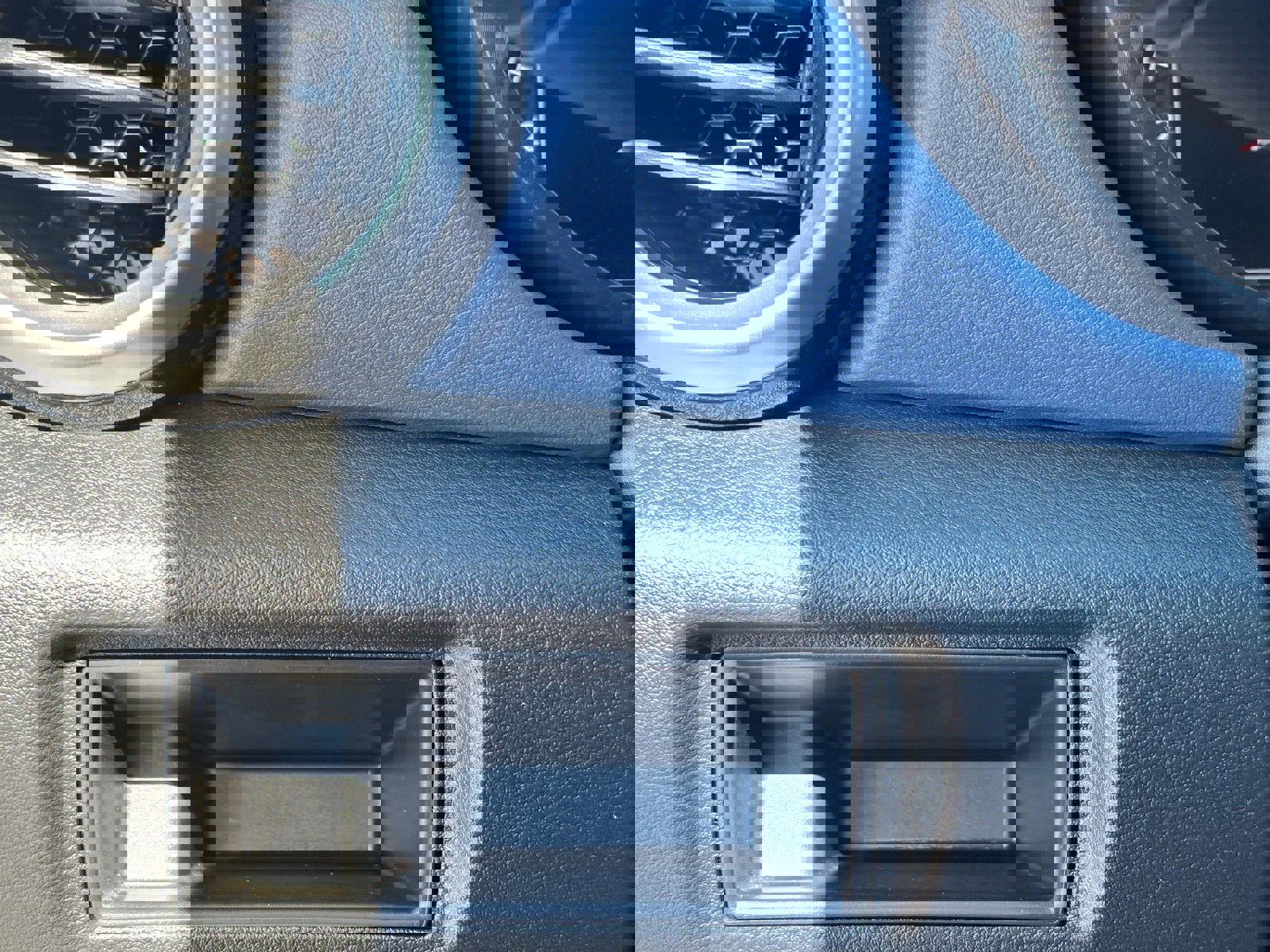 Certified 2025 Nissan Versa SV image 28