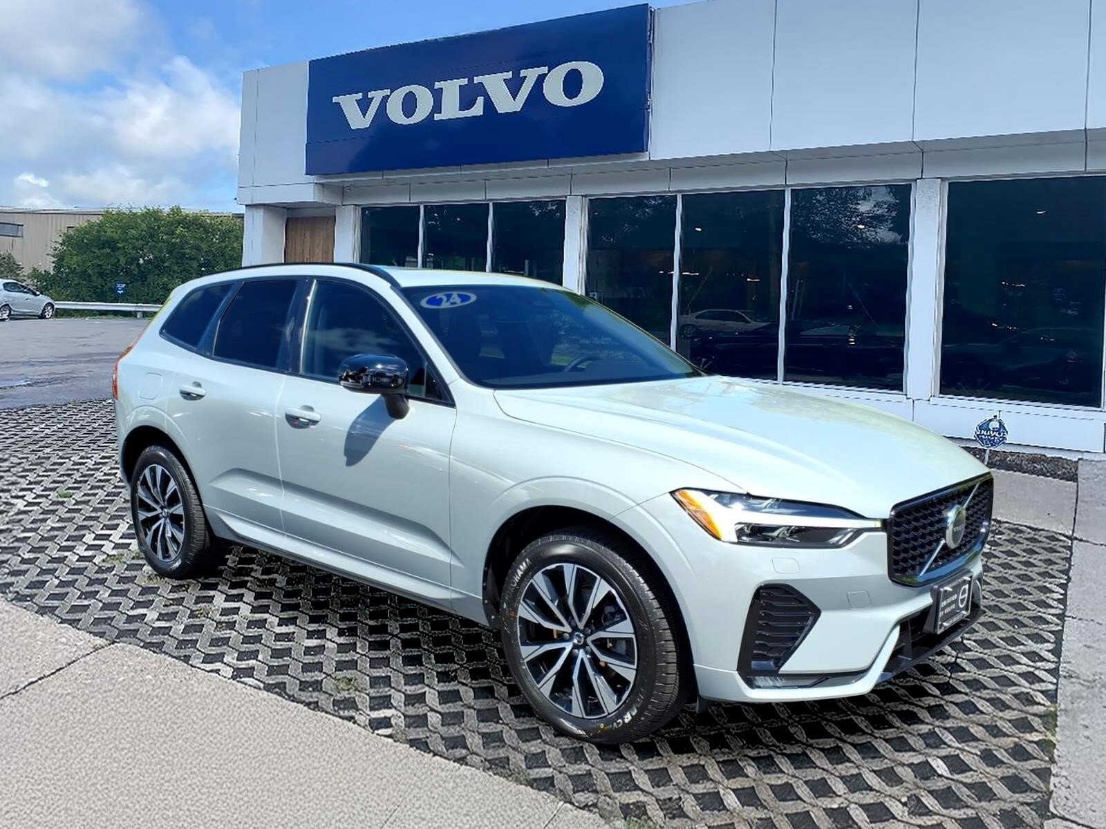 Certified 2024 Volvo XC60 B5 Core w/ Climate Package AWD/4WD image 1