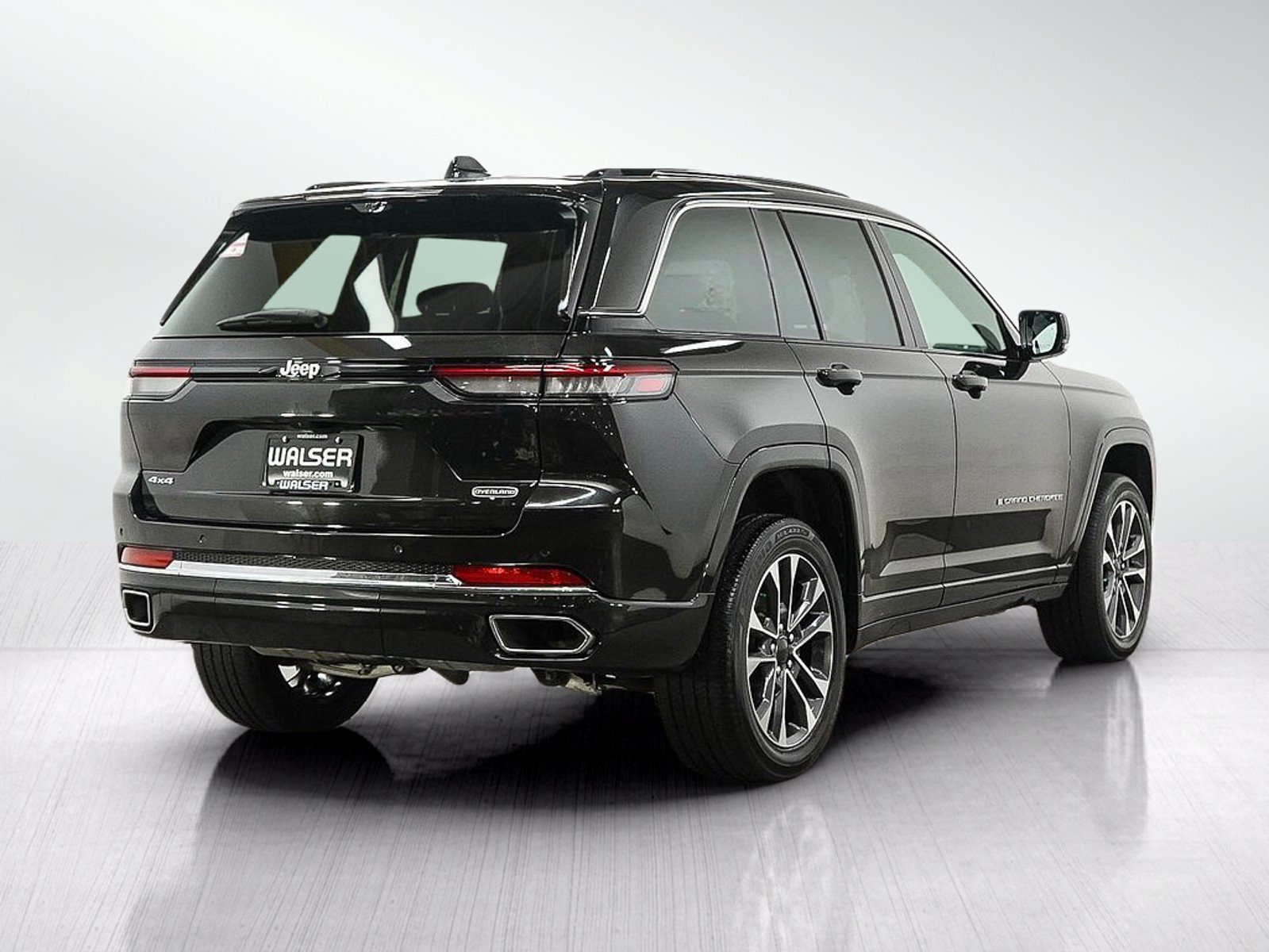 Used 2025 Jeep Grand Cherokee Overland w/ Luxury Tech Group IV AWD/4WD image 5