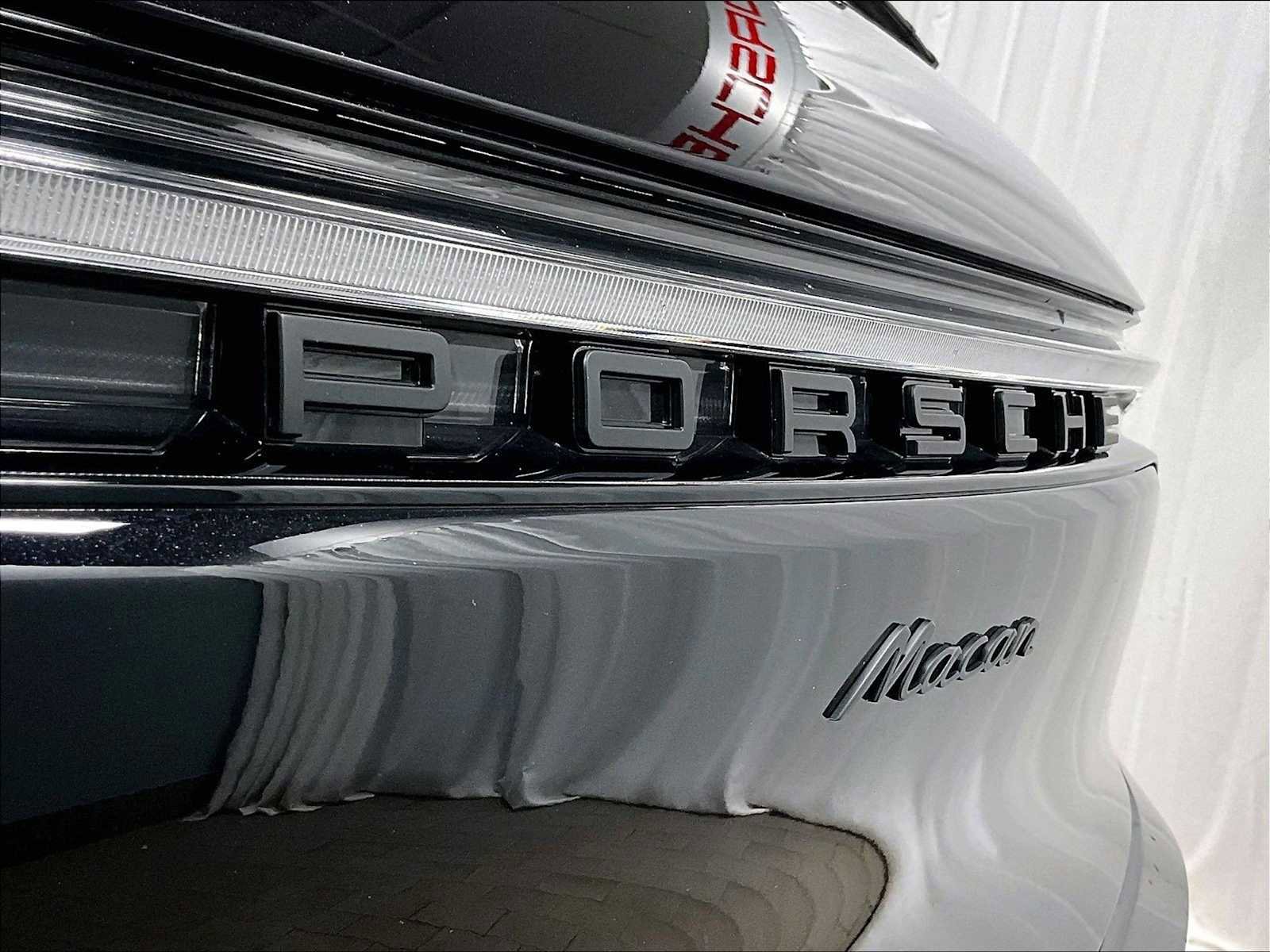 Used 2025 Porsche Macan image 34
