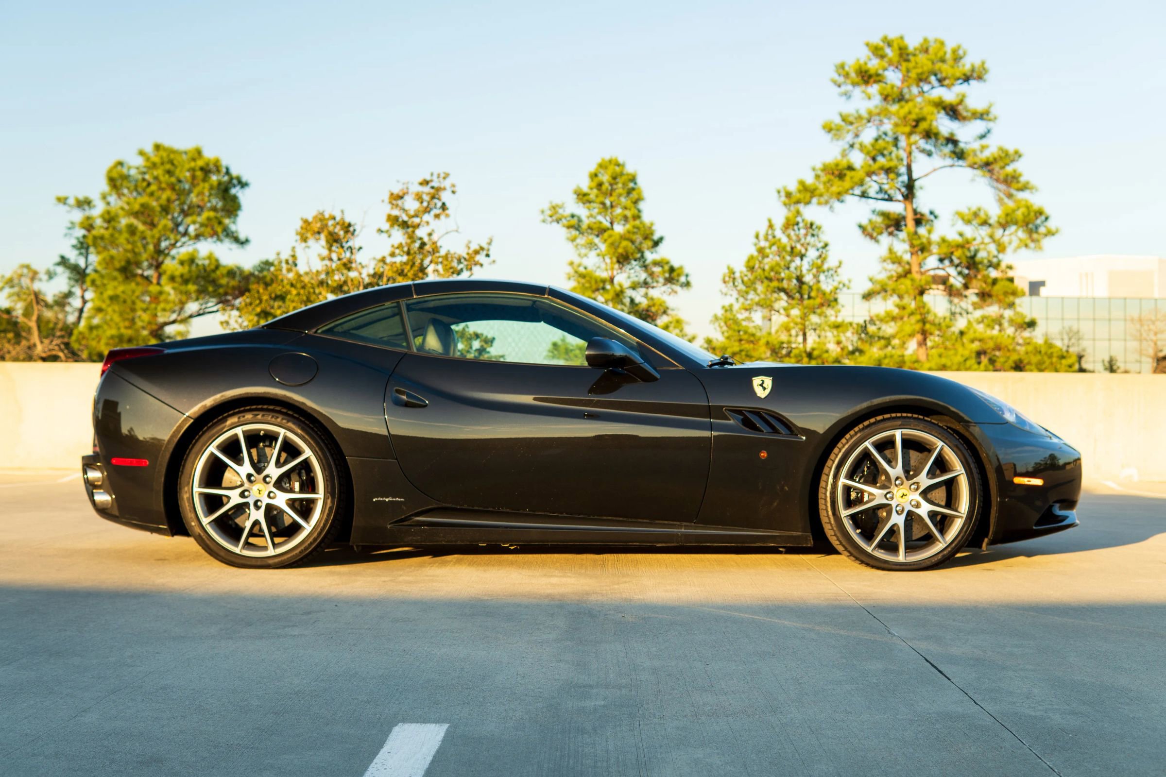 Used 2010 Ferrari California RWD image 16