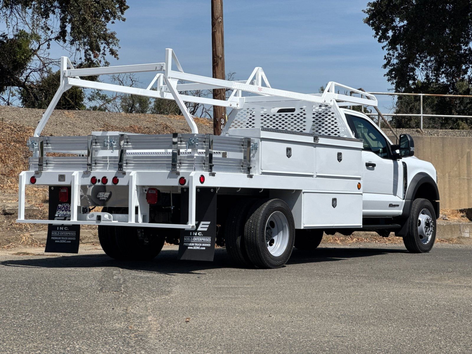 New 2025 Ford F550 4x4 Regular Cab Super Duty image 3