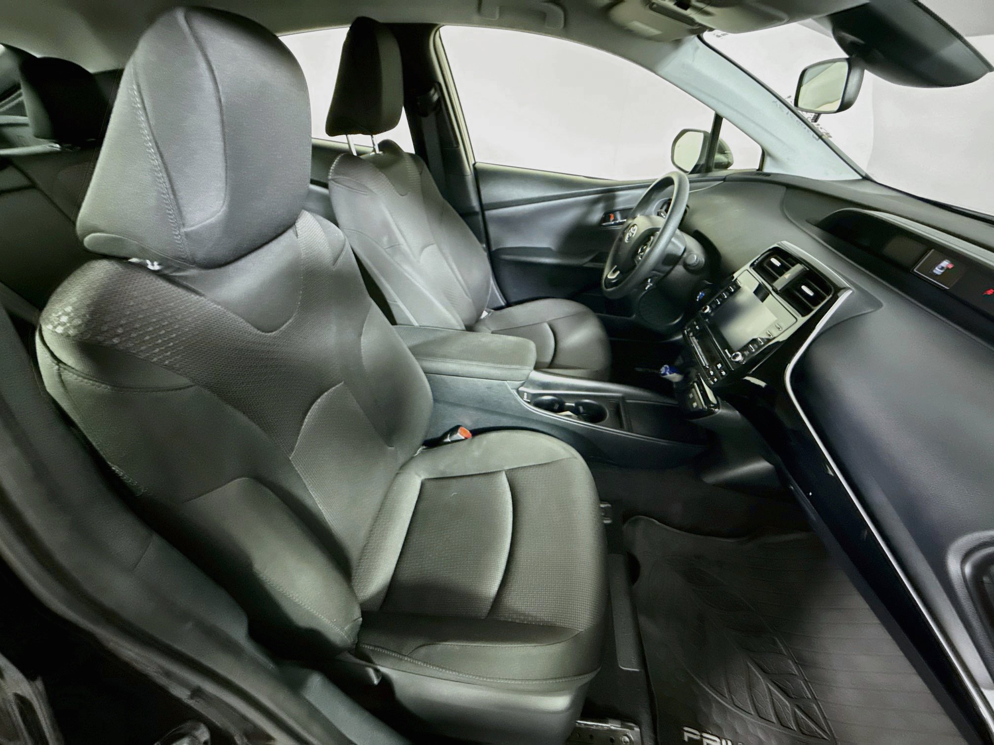 Certified 2021 Toyota Prius LE AWD/4WD image 26