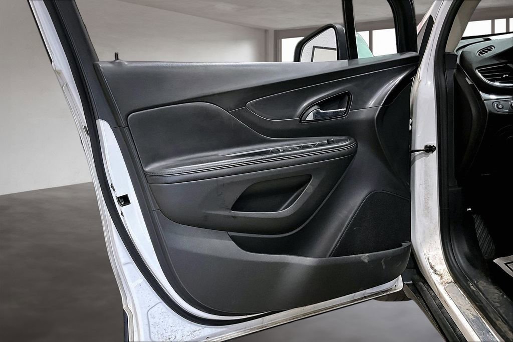 Used 2019 Buick Encore Preferred AWD/4WD image 19