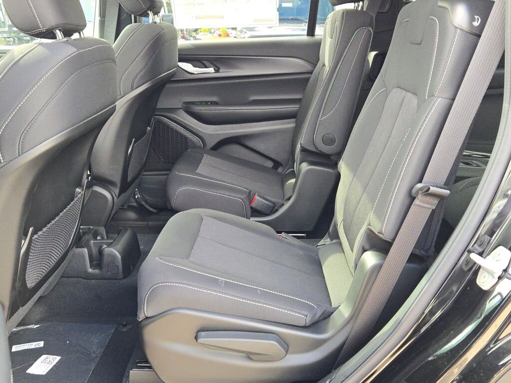 New 2025 Jeep Grand Cherokee L Laredo w/ Trailer Tow Package image 18