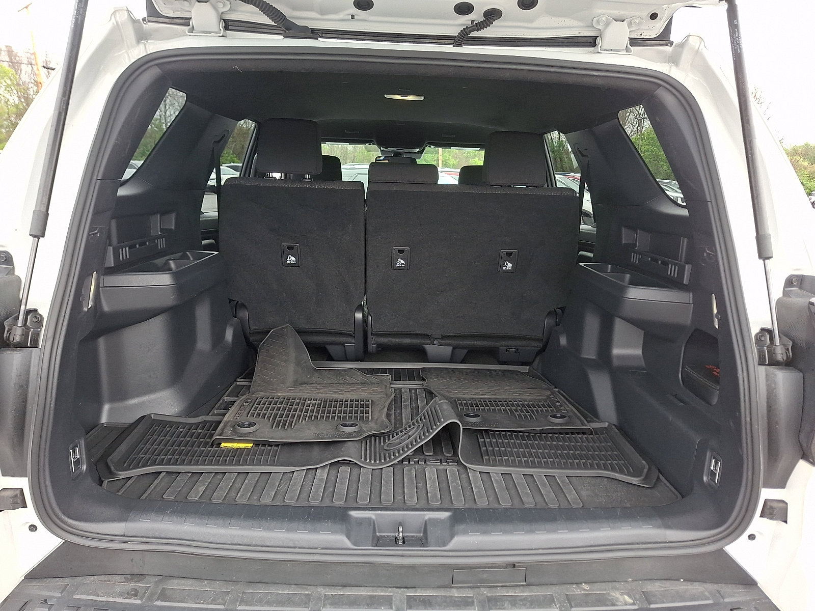 Used 2025 Toyota 4Runner SR5 AWD/4WD image 29