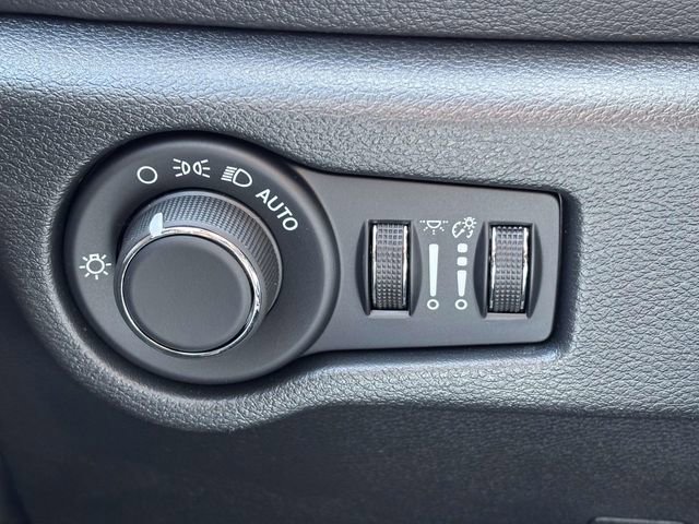 New 2027 Chrysler Pacifica Select FWD image 18