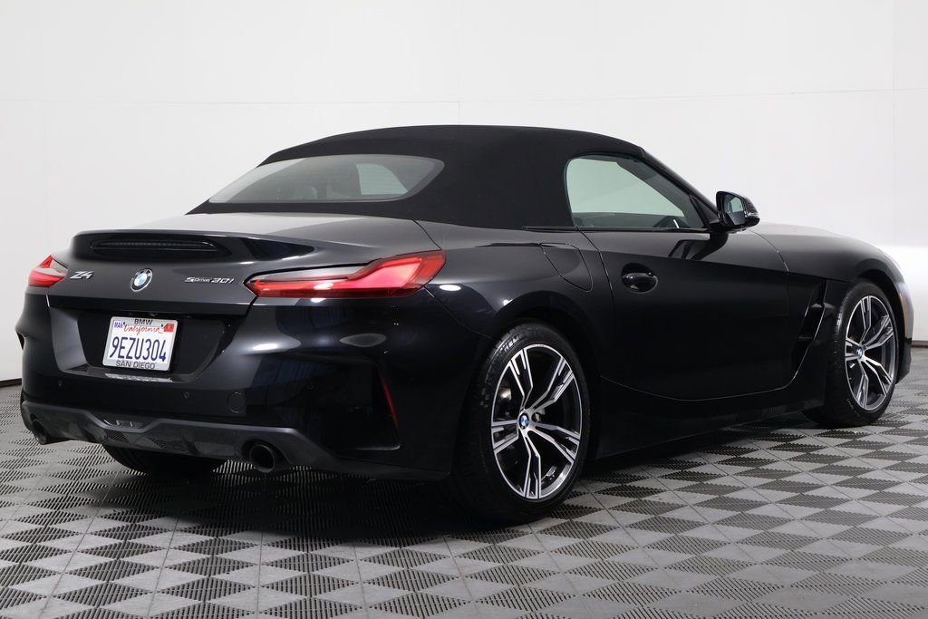 Certified 2023 BMW Z4 sDrive30i w/ Shadowloine Package RWD image 4