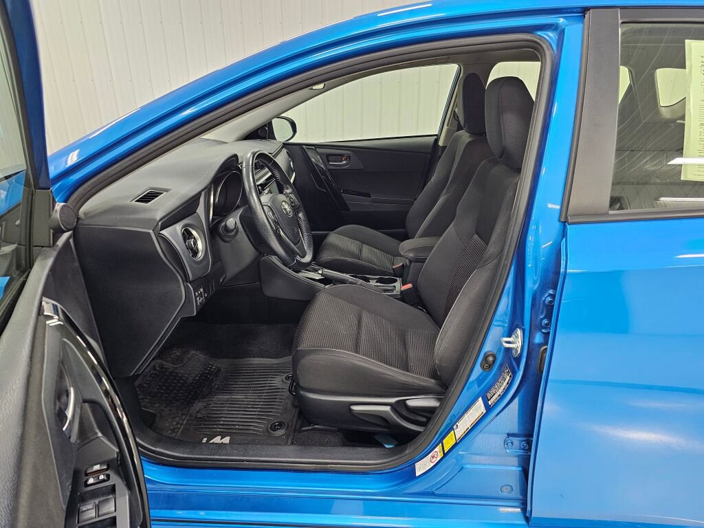 Used 2017 Toyota Corolla iM image 2