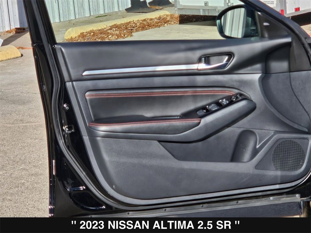 Used 2023 Nissan Altima 2.5 SR image 14