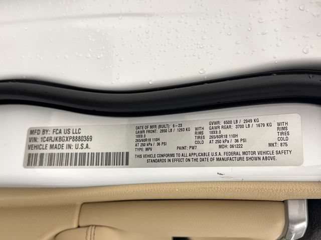 Used 2023 Jeep Grand Cherokee L Limited AWD/4WD image 28