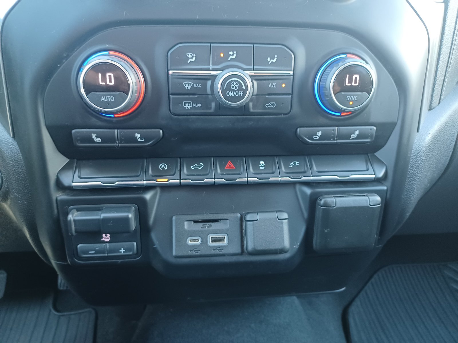 Used 2021 Chevrolet Silverado 1500 LT w/ Convenience Package II AWD/4WD image 22