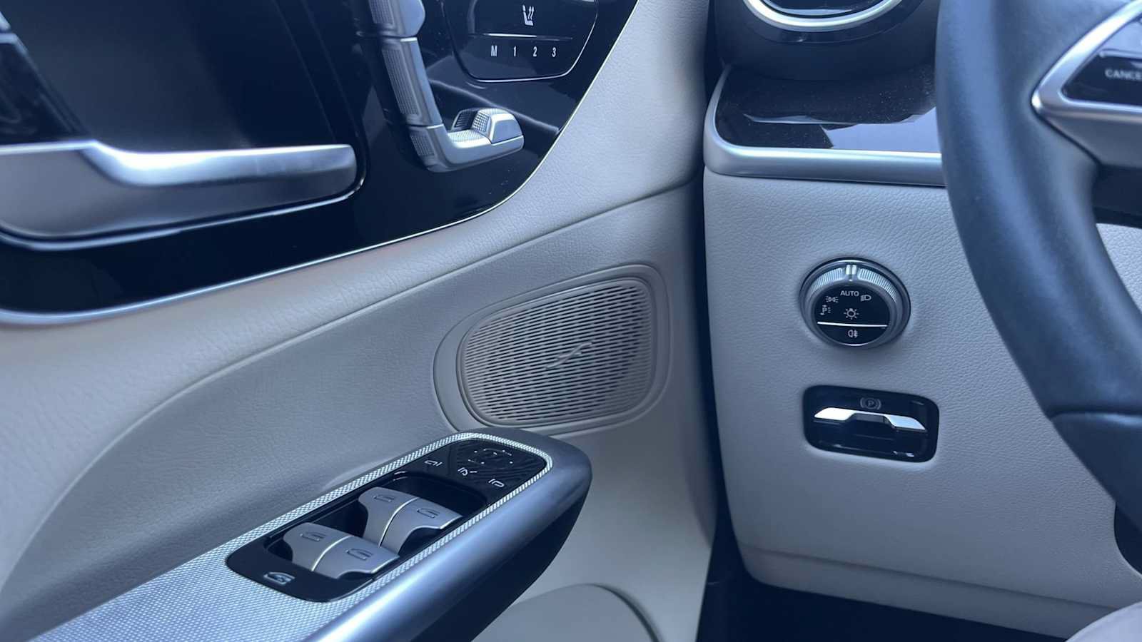 Certified 2025 Mercedes-Benz GLC 350e 4MATIC image 28
