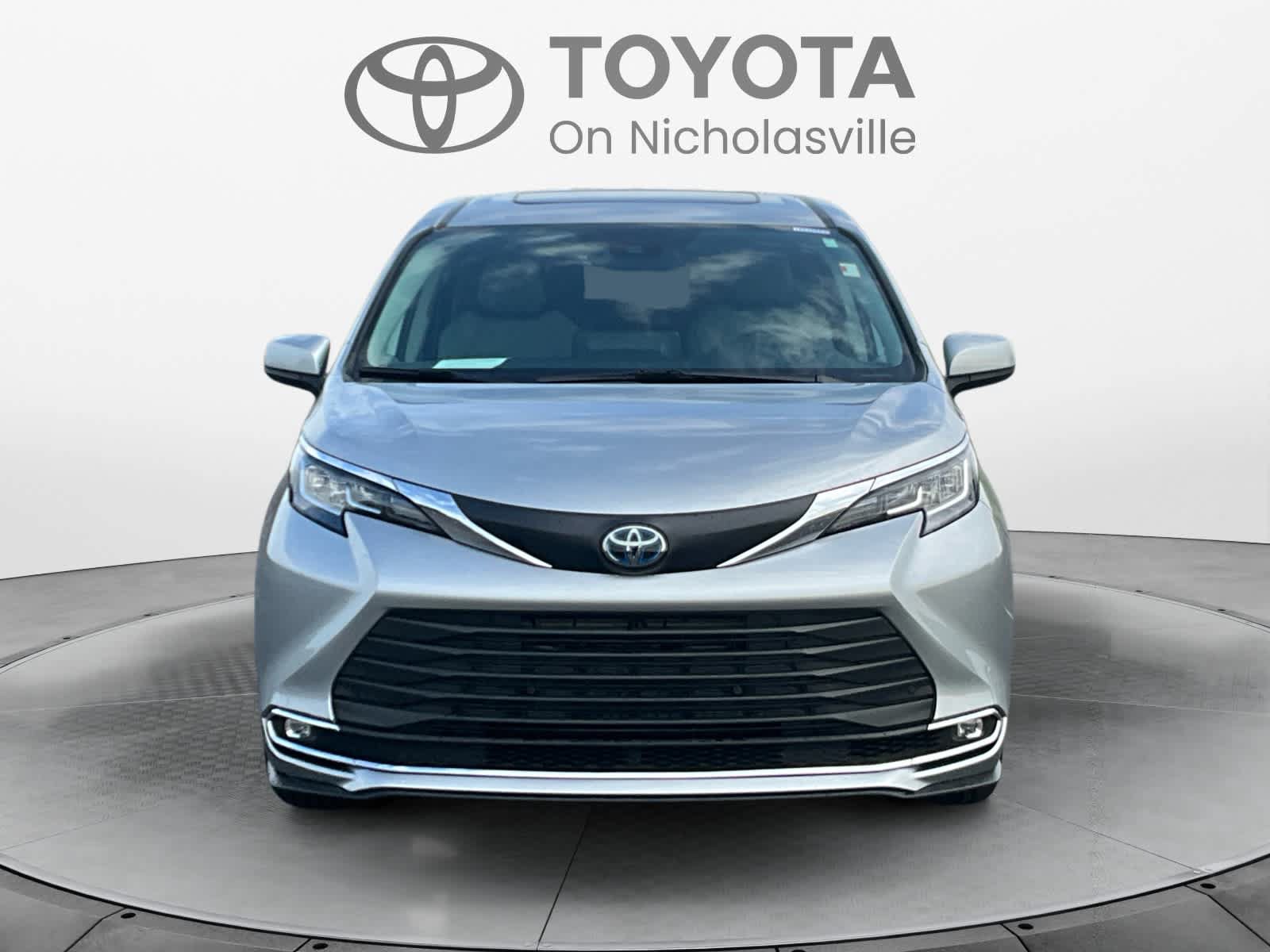 Used 2021 Toyota Sienna XLE AWD/4WD image 8