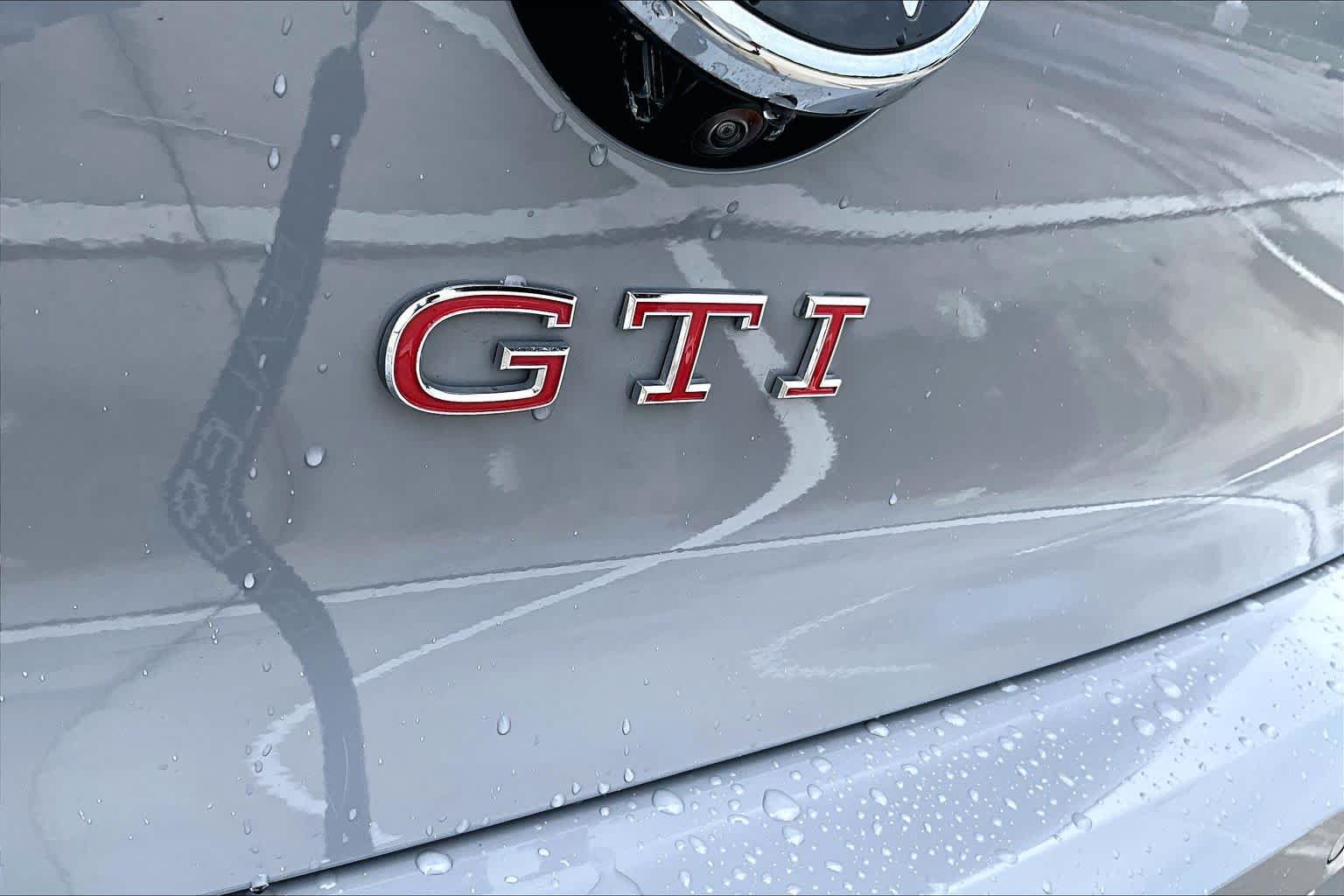 Used 2024 Volkswagen GTI SE FWD image 9