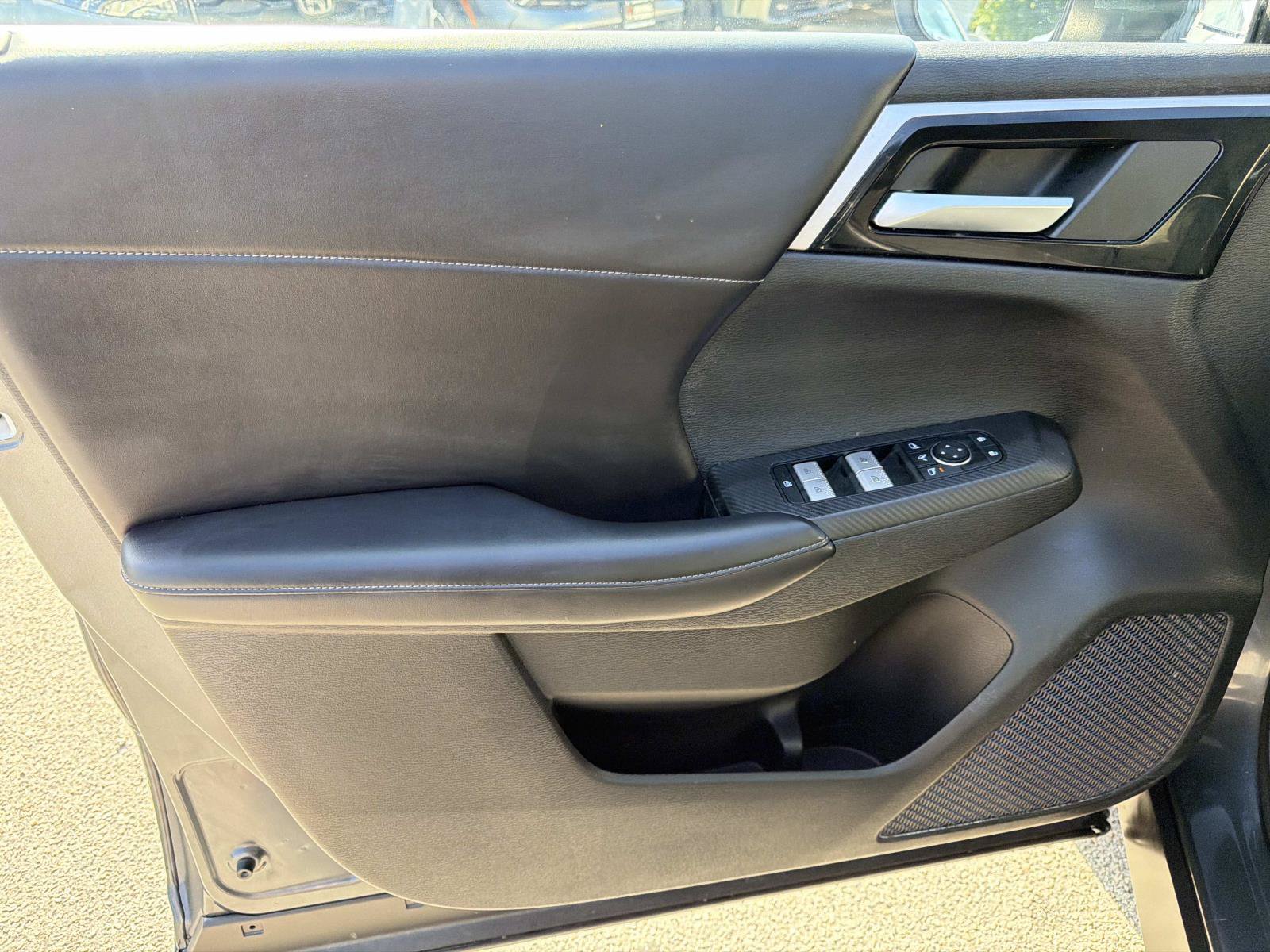 Used 2024 Mitsubishi Outlander AWD image 16