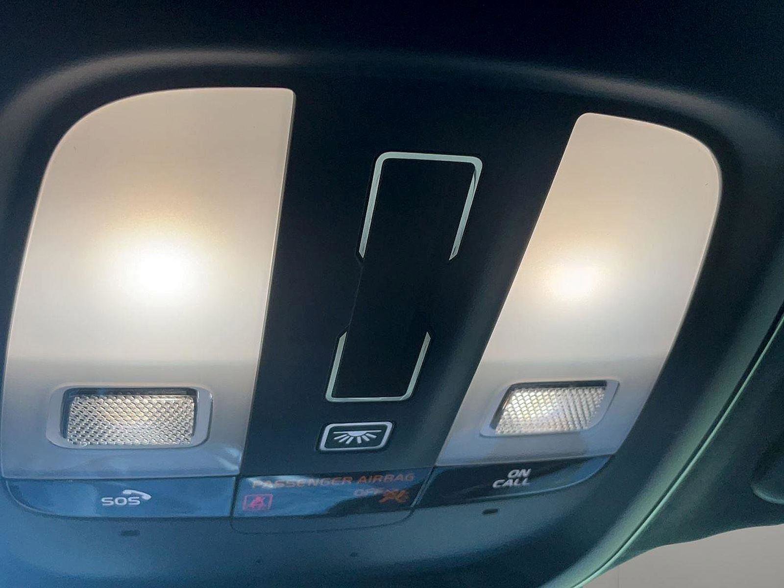 Used 2021 Volvo XC40 P8 Recharge w/ Advanced Package image 17