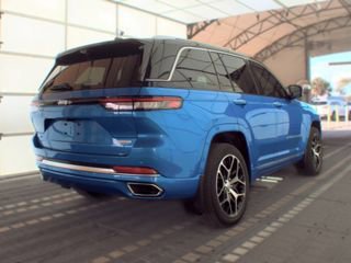 Used 2022 Jeep Grand Cherokee Summit AWD/4WD video 3
