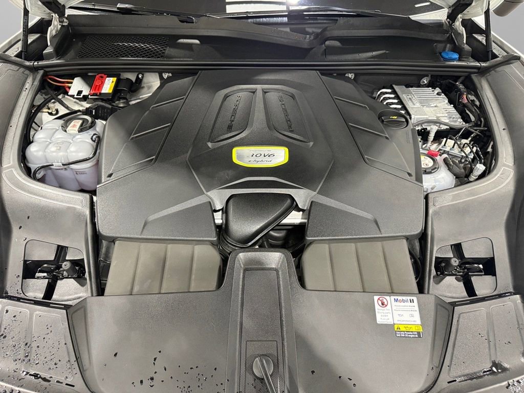 Used 2022 Porsche Cayenne Platinum Edition image 43