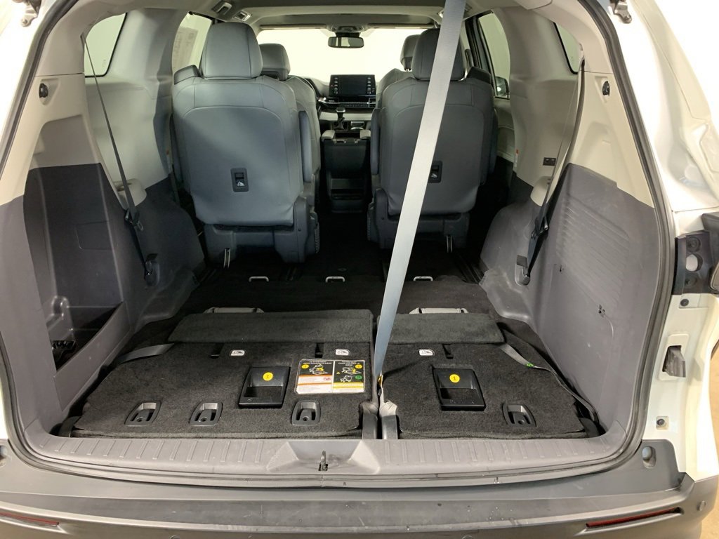 Used 2021 Toyota Sienna XLE image 14