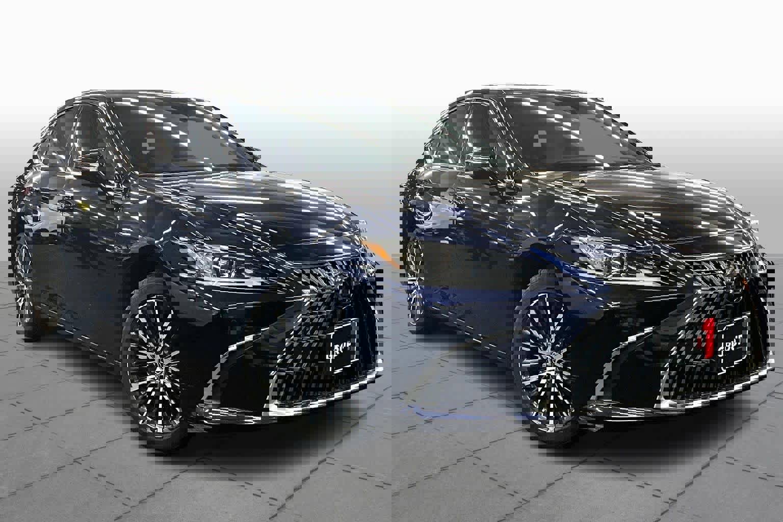 Used 2024 Lexus ES 350 w/ Premium Package image 3