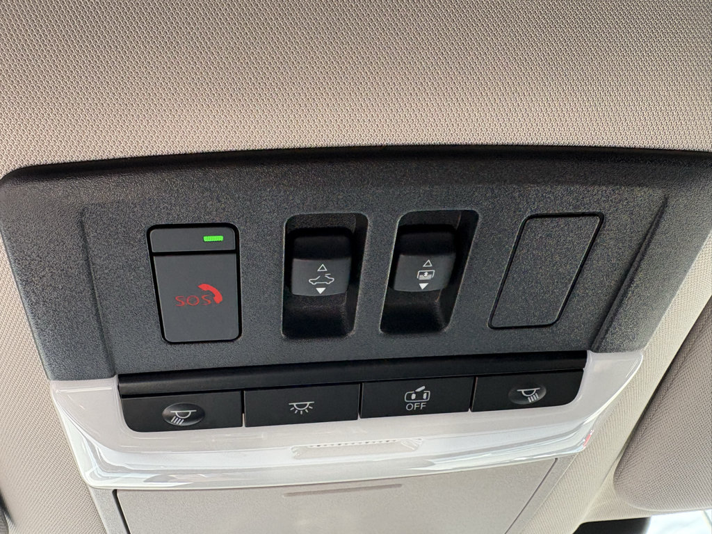 Used 2025 Nissan Pathfinder Platinum w/ Cargo Package AWD/4WD image 21