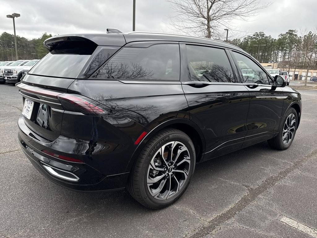 Used 2025 Lincoln Nautilus Reserve image 5