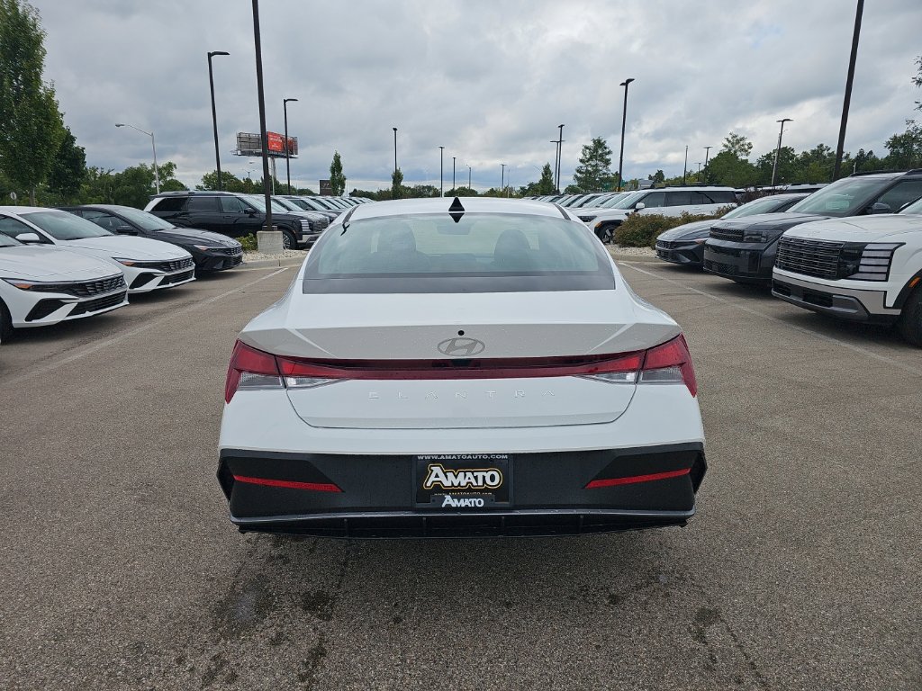 New 2026 Hyundai Elantra SE FWD image 4
