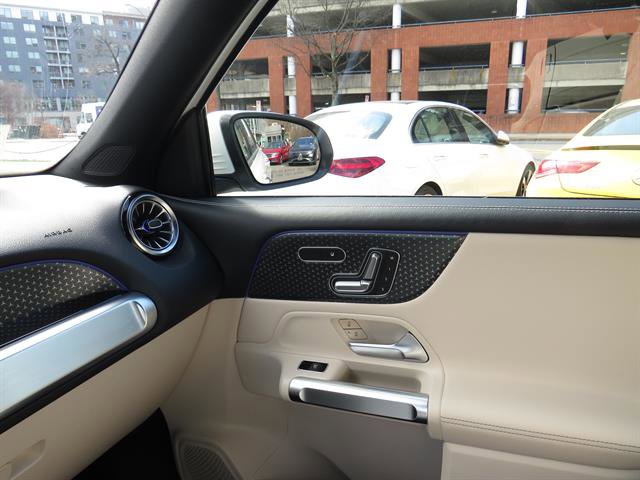 Used 2025 Mercedes-Benz GLB 250 4MATIC image 16