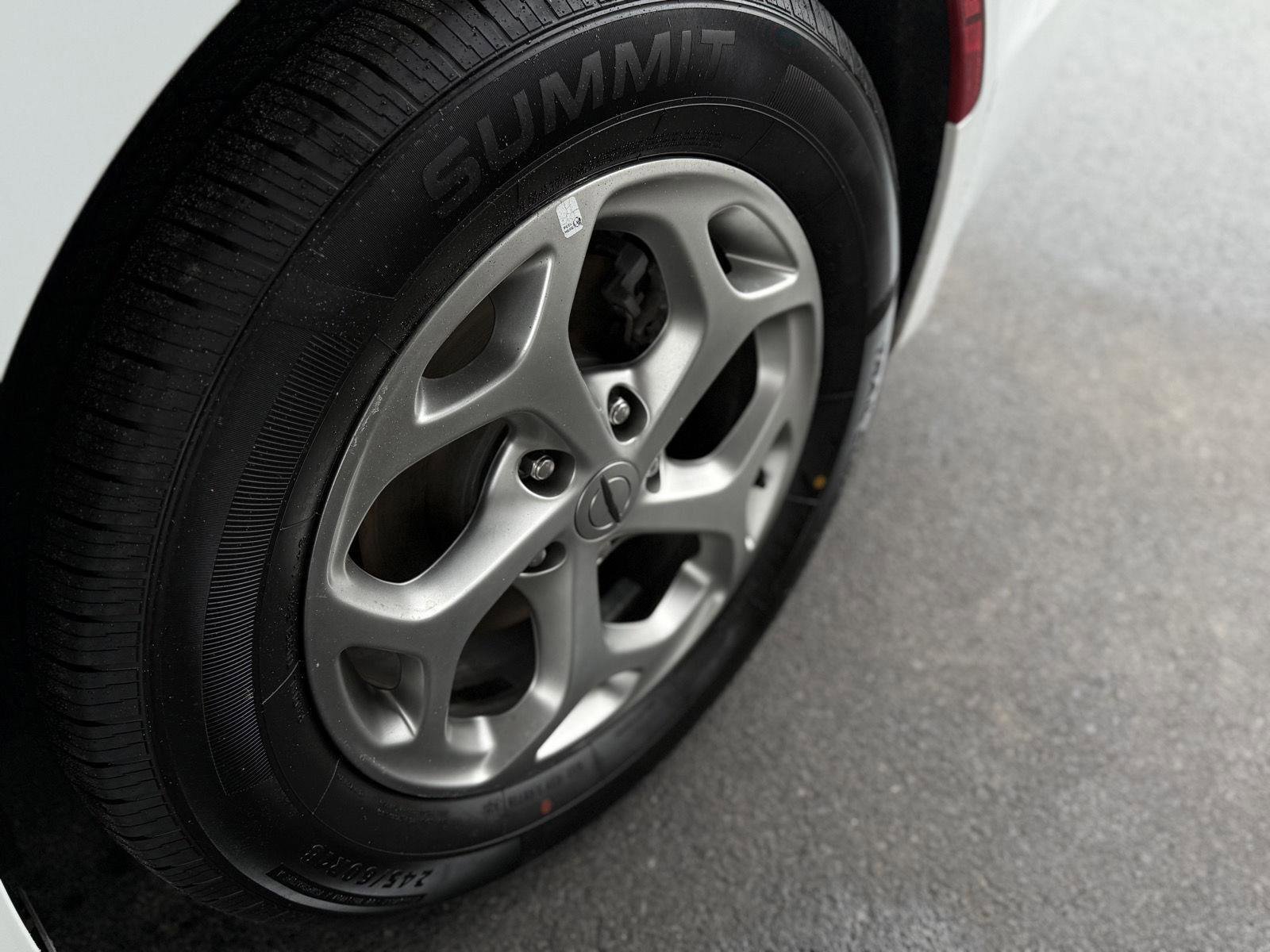 Used 2024 Chrysler Pacifica Limited image 11