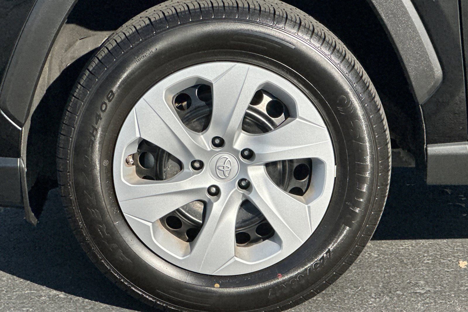 Used 2024 Toyota RAV4 LE image 23