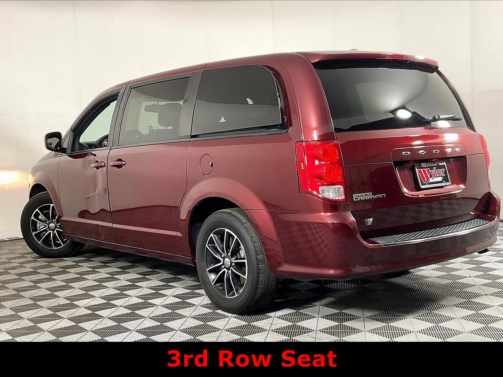 Used 2018 Dodge Grand Caravan SE FWD image 4