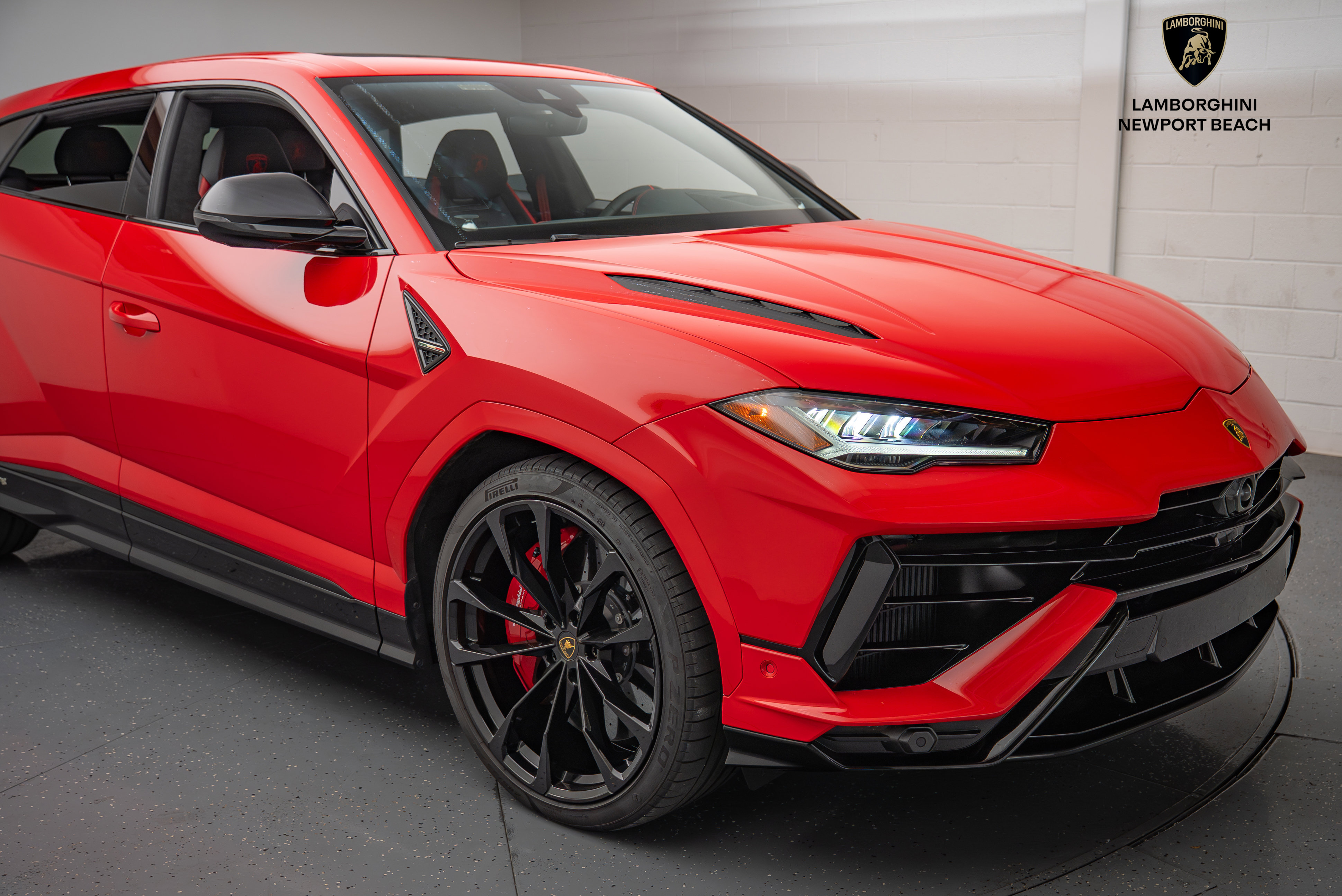 Used 2024 Lamborghini Urus S image 2